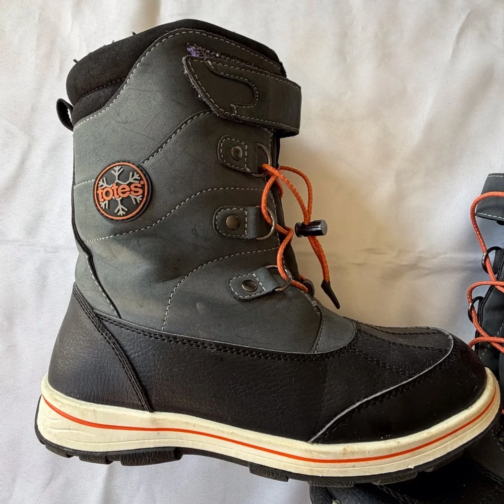 Totes Diamond gray fleece lined snow‎ boots orange laces boys 5